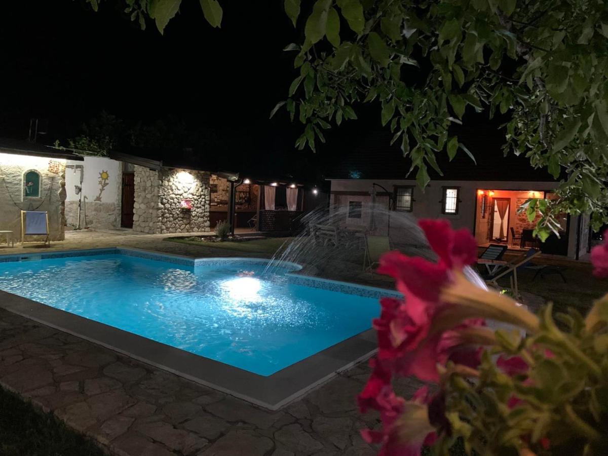 Silent Village Villa With Swimming Pool Mostar Extérieur photo